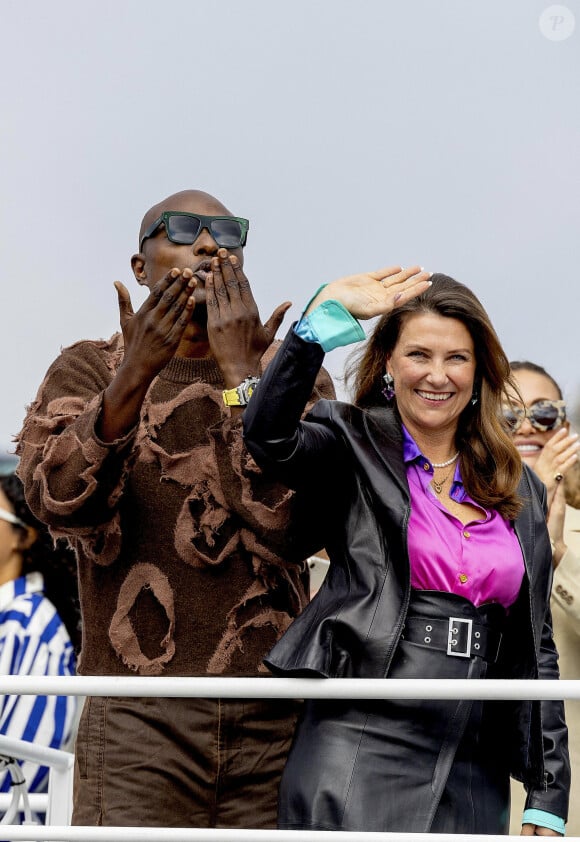 La princesse Martha Louise et le chaman américain Durek Verret partent d'Alesund, le 30 août 2024, en bateau vers Geiranger, pour leur mariage, le 31 août 2024 Photo : Albert Nieboer / Netherlands OUT / Point de Vue OUT