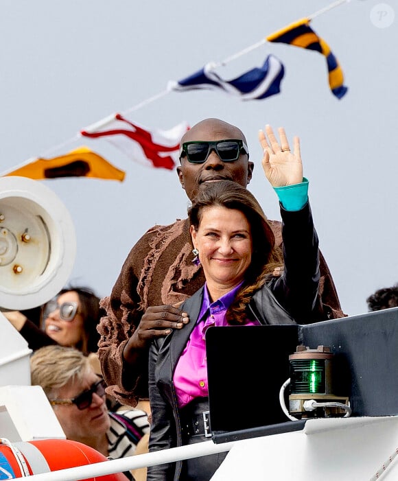 La princesse Martha Louise et le chaman américain Durek Verret partent d'Alesund, le 30 août 2024, en bateau vers Geiranger, pour leur mariage, le 31 août 2024 Photo : Albert Nieboer / Netherlands OUT / Point de Vue OUT