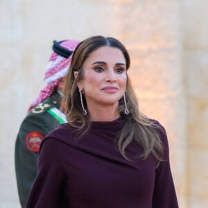 Elle a d'ailleurs posé à ses côtés sur une photo que son fils a dévoilé sur Instagram à l'occasion de ses 54 ans
La reine Rania de Jordanie lors des célébrations du 78ème anniversaire de l'indépendance de la Jordanie à Amman. Le 25 mai 2024