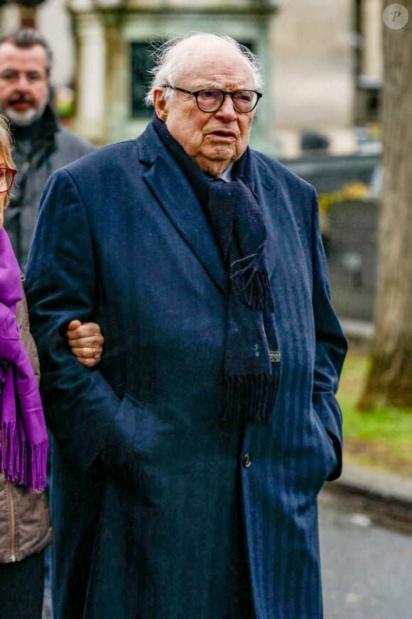 L'avocat Henri Leclerc - Sorties des obsèques de l'avocat Hervé Temime au cimetière du Montparnasse à Paris, France, le 14 avril 2023. © Clovis-Jacovides/Bestimage  Funeral service of French lawyer Herve Temime at the Montparnasse cemetery in Paris, France, on April 14, 2023. 