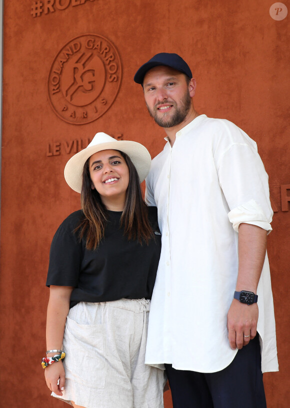 Inés Reg et Kevin Debonne - People au village lors des Internationaux de France de Tennis de Roland Garros à Paris. Le 10 juin 2021 © Dominique Jacovides / Bestimage 