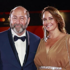 Julia Vignali s'est rendue à Venise pour soutenir son mari Kad Merad lors de la Mostra, où il présente le film Finalement.
Kad Merad, Julia Vignali assiste au tapis rouge de Finalement lors de la 81e édition du Festival international du film de Venise. Photo par Marco Piovanotto/ABACAPRESS.COM