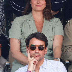 Kad Merad et Julia Vignali en tribunes lors de la finale masculine de Roland Garros le 09 juin 2024 à Paris, France. Photo par Nasser Berzane/ABACAPRESS.COM