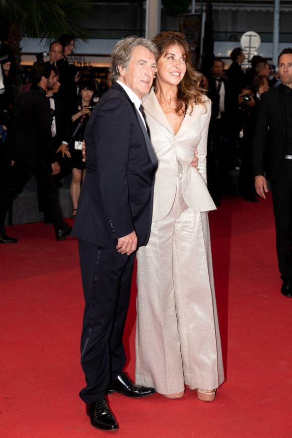 François Cluzet et sa femme Narjiss Slaoui-Falcoz - Montée des marches du film " Mascarade " lors du 75ème Festival International du Film de Cannes. Le 27 mai 2022 © Cyril Moreau / Bestimage 