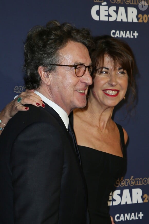 François Cluzet et sa femme Narjiss - Photocall de la 42ème cérémonie des Cesar à la salle Pleyel à Paris, le 24 février 2017. © Dominique Jacovides - Olivier Borde / Bestimage