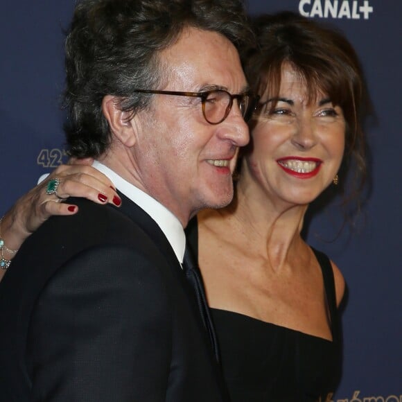 François Cluzet et sa femme Narjiss - Photocall de la 42ème cérémonie des Cesar à la salle Pleyel à Paris, le 24 février 2017. © Dominique Jacovides - Olivier Borde / Bestimage