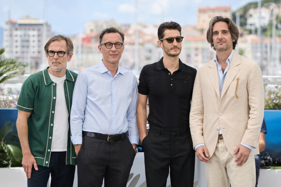 Les co-réalisateurs Matthieu Delaporte et Alexandre de La Patellière, Pierre Niney, le producteur Dimitri Rassam - Photocall du film "Le comte de Monte Cristo" (Hors Compétition) lors du 77ème Festival International du Film de Cannes. © Moreau / Jacovides / Bestimage 