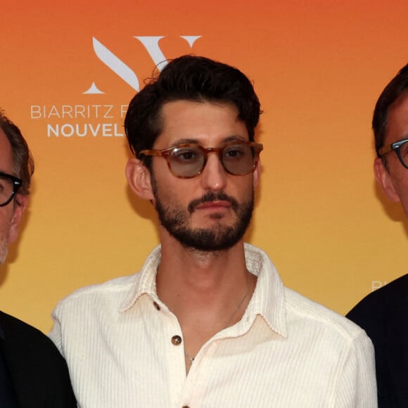 Matthieu Delaporte, Pierre Niney et Alexandre de la Patellière, au théatre de la Gare du Midi à Biarritz lors du Biarritz Film Festival - Nouvelles Vagues 2024. © Jean-Marc Lhomer / Bestimage