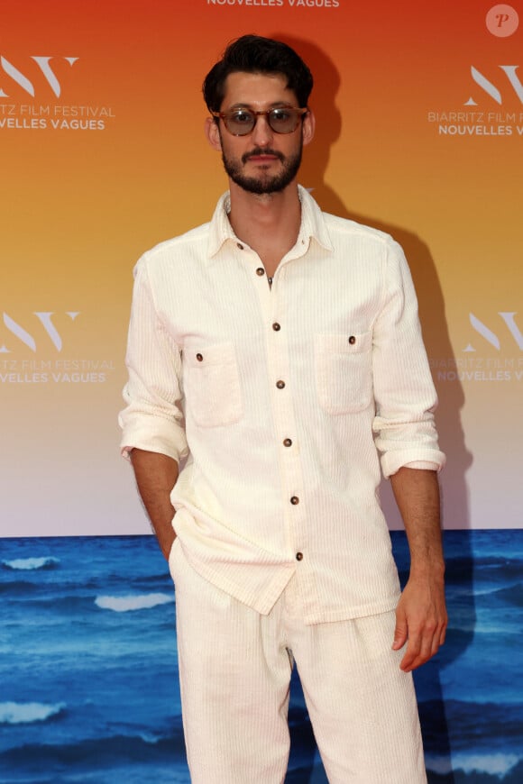 Pierre Niney au théatre de la Gare du Midi à Biarritz lors du Biarritz Film Festival - Nouvelles Vagues. © Jean-Marc Lhomer / Bestimage