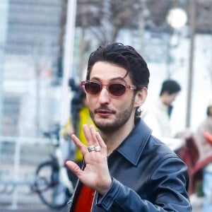 Pierre Niney - Arrivées au défilé Lacoste mode femme automne / hiver 2024-2025 au stade Roland-Garros lors de la Fashion Week de Paris (PFW), à Paris, France. © Christophe Clovis/Bestimage 