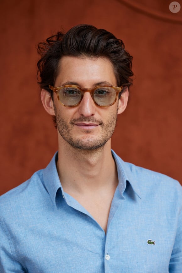 Pierre Niney au village lors des Internationaux de France de tennis de Roland Garros 2023, à Paris, France. © Jacovides-Moreau/Bestimage 