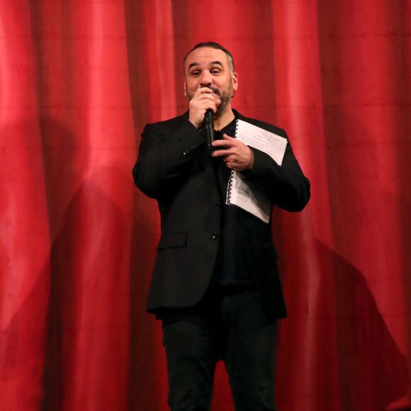 Il se rappelle notamment une scène : "J'ai le souvenir d'avoir un jour pris le métro en sortant de mon spectacle, j'avais tous les spectateurs de ma salle, une douzaine à peu près, qui étaient dans le métro, dans le wagon qui me faisaient 'super'". 
Exclusif - François-Xavier Demaison présente la soirée - « Une soirée en Absurdie », organisée par Stéphane de Groodt au profit de l'association AMC France-Ukraine au Théâtre de l'Oeuvre à Paris. © Bertrand Rindoff / Bestimage 