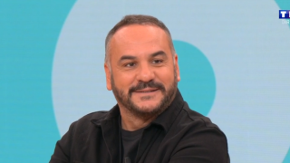 "J'ai le souvenir..." : François-Xavier Demaison raconte la scène cocasse vécue avec son public... dans le métro !