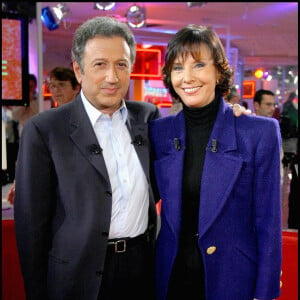 Et Michel Drucker !
Michel Drucker et Denise Fabre sur le plateau de ' Vivement Dimanche' . 