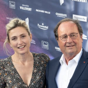 Julie Gayet et son mari François Hollande aux arrivées sur le tapis bleu de la 16ème édition du festival du film francophone de Angoulême. © Coadic Guirec / Bestimage 