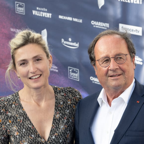 Julie Gayet et son mari François Hollande aux arrivées sur le tapis bleu de la 16ème édition du festival du film francophone de Angoulême. © Coadic Guirec / Bestimage 