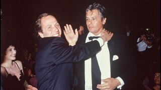 Fabrice Luchini et Alain Delon ont tenté de séduire la même femme, une chanteuse qui a des dizaines d'années de moins qu'eux