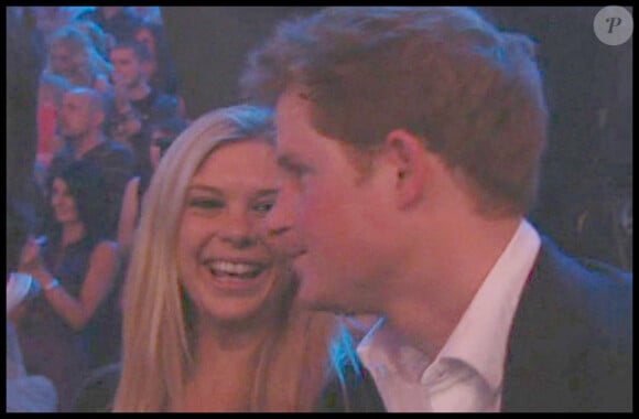 Il s'agit de Chelsy Davy
Le prince Harry et Chelsy Davy étaeint présents dans le public de l'émission "X Factor" à Londres le 12 décembre 2012