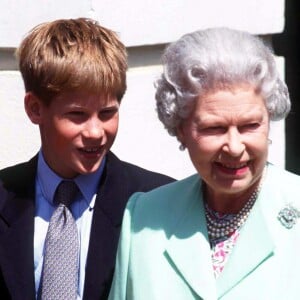 A noter qu'elle est resté en bons termes avec le petit-fils d'Elizabeth II, qui ne l'appréciait pas vraiment...
Le prince Harry et Elizabeth II - 98e anniversaire de la reine Elizabeth à Clarence House.