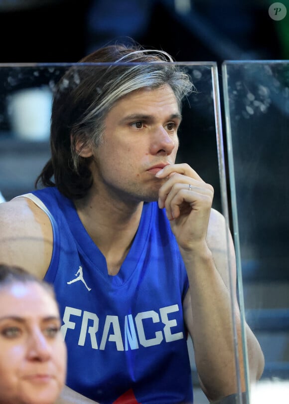 Orelsan - Les célébrités en tribunes pendant l'épreuve de basketball de Demi-Finale opposant les Etats-Unis à la Serbie lors des Jeux Olympiques de Paris 2024 (JO) à l'Arena Bercy, à Paris, France, le 8 août 2024. © Jacovides-Perusseau/Bestimage Celebrities in the stands during the