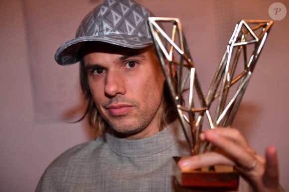 Exclusif - Le rappeur Orelsan (Chanson originale avec "La Quête", Concert avec "Civilisation Tour" et Création audiovisuelle pour "La Quête" réalisé par Victor Haegelin) en backstage de la 38ème cérémonie des Victoires de la musique à la Seine musicale de Boulogne-Billancourt, France, le 10 février 2023. © Moreau-Veren/Bestimage