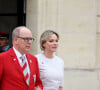 Mais une présence nécessaire pour le top départ de la course The Crossing WaterBike Challenge de la fondation Princesse Charlene
Le Prince Albert II de Monaco et la Princesse Charlène de Monaco - Emmanuel Macron, Président de la République Française, et la Première dame Brigitte Macron, accueillent les chefs d'Etat et de gouvernement présents à Paris pour la cérémonie d'ouverture des Jeux Olympiques de Paris 2024 (JO).  Paris, le 26 juillet 2024. © Dominique Jacovides - Pierre Perusseau / Bestimage