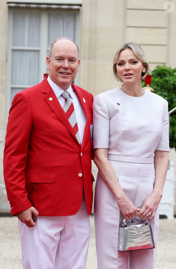 Albert II de Monaco, Prince de Monaco et la Princesse Charlène de Monaco - Emmanuel Macron, Président de la République Française, et la Première dame Brigitte Macron, accueillent les chefs d'Etat et de gouvernement présents à Paris pour la cérémonie d'ouverture des Jeux Olympiques de Paris 2024 (JO). Paris, le 26 juillet 2024. © Dominique Jacovides - Pierre Perusseau / Bestimage