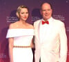 Albert et Charlene de Monaco étaient à Calvi en Corse
Le prince Albert II et la princesse Charlène de Monaco - 75ème édition du Gala de la Croix Rouge monégasque au Sporting Monte-Carlo à Monaco le vendredi. © Claudia Albuquerque / Bestimage 