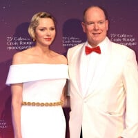 Albert et Charlene de Monaco, couple lumineux en Corse : ils rayonnent pour encourager des athlètes qui n'ont pas froid aux yeux