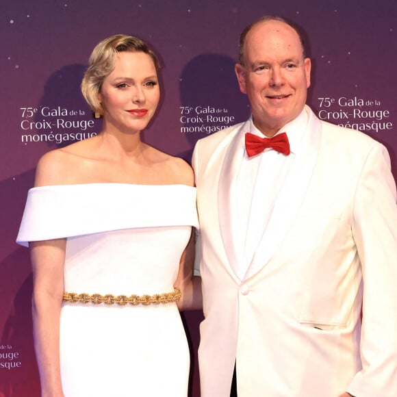 Albert et Charlene de Monaco étaient à Calvi en Corse
Le prince Albert II et la princesse Charlène de Monaco - 75ème édition du Gala de la Croix Rouge monégasque au Sporting Monte-Carlo à Monaco le vendredi. © Claudia Albuquerque / Bestimage 