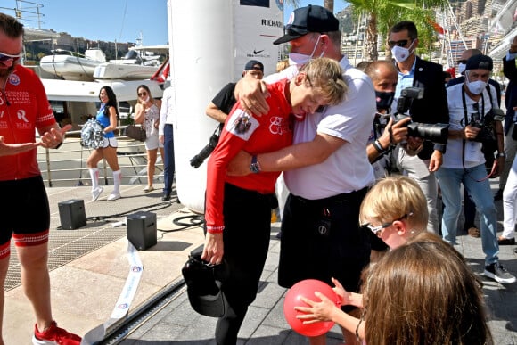 La princesse Charlène de Monaco, le prince Albert II de Monaco, le prince Jacques de Monaco, marquis des Baux, et la princesse Gabriella de Monaco, comtesse de Carladès - La famille princière de Monaco à l'arrivée de la 3ème édition de la course "The Crossing : Calvi-Monaco Water Bike Challenge". Monaco, le 13 septembre 2020. © Bruno Bebert/Bestimage 