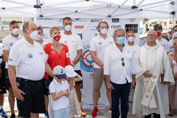 Le prince Albert II de Monaco et la princesse Charlène de Monaco avec leurs enfants le prince Jacques de Monaco, marquis des Baux et la princesse Gabriella de Monaco, comtesse de Carladès - La famille princière de Monaco au départ de la 3ème édition de la course "The Crossing : Calvi-Monaco Water Bike Challenge". Ce défi caritatif organisé par la Fondation Princesse Charlène se déroule les 12 et 13 septembre. Calvi, le 12 septembre 2020. © Olivier Huitel/Pool Monaco/Bestimage 