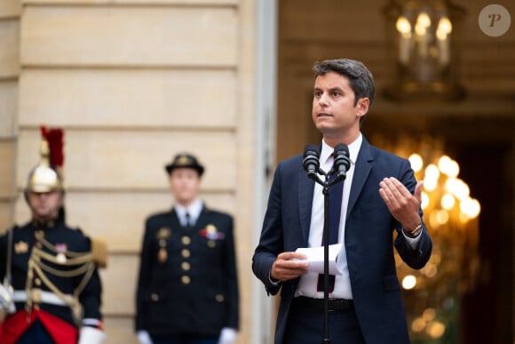 Gabriel Attal - Le nouveau Premier ministre M.Barnier et le Premier ministre sortant G.Attal lors de la cérémonie de passation des pouvoirs à l'hôtel Matignon à Paris le 5 septembre 2024. © Jeanne Accorsini / Pool / Bestimage 