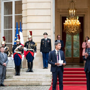 Gabriel Attal et le premier ministre Michel Barnier - Le nouveau Premier ministre M.Barnier et le Premier ministre sortant G.Attal lors de la cérémonie de passation des pouvoirs à l'hôtel Matignon à Paris le 5 septembre 2024. © Jeanne Accorsini / Pool / Bestimage 