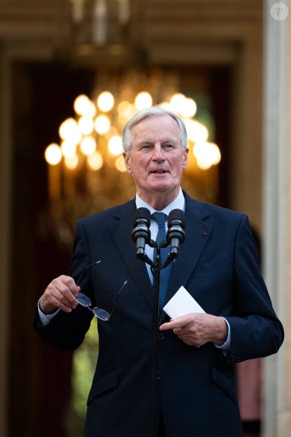 Le premier ministre Michel Barnier - Le nouveau Premier ministre M.Barnier et le Premier ministre sortant G.Attal lors de la cérémonie de passation des pouvoirs à l'hôtel Matignon à Paris le 5 septembre 2024. © Jeanne Accorsini / Pool / Bestimage 