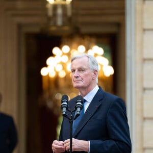 Le premier ministre Michel Barnier - Le nouveau Premier ministre M.Barnier et le Premier ministre sortant G.Attal lors de la cérémonie de passation des pouvoirs à l'hôtel Matignon à Paris le 5 septembre 2024. © Jeanne Accorsini / Pool / Bestimage 