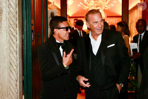 Omar Harfouch reçoit de l'acteur Kevin Costner le prix de : Best achievement for peace Award, en marge du 81ème festival international du film de Venise, la Mostra lors de la soirée de gala Better World Fund organise par Luxury Limited Edition le 5 septembre 2024. Omar Harfouch a reçu le Prix d'Appréciation pour la Paix, qui témoigne de l'importance du grand concert qu'il donnera le 18 septembre prochain dans l'un des théâtres les plus prestigieux de Paris. La cérémonie verra la participation de plus d'un millier de personnes, dont 300 éminents hommes politiques, ambassadeurs, personnalités spirituelles et célébrités, telles que Juliette Binoche, Laetitia Casta, Patricia Kaas et l'ancien président français François Hollande. Après Paris, Harfouche s'apprête à interpréter au piano sa célèbre composition " Concerto pour la Paix ", accompagné de l'Orchestre Béziers Méditerranée, composé de 66 musiciens et 30 chanteurs d'opéra, dirigé par le Maestro Mathieu Bonan et arrangé par Houtaf Khoury avec la participation exceptionnelle de la violoniste Anne Gravoin . Il poursuivra sa tournée de concerts en interprétant la même composition aux Nations Unies à Genève lors de la Journée mondiale de la paix, puis au Vatican, au Parlement italien, en Europe, à Shanghai et dans d'autres pays. © Daniel Topic via Bestimage 