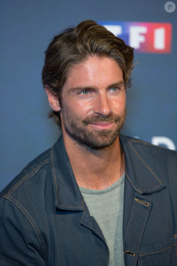 Tom Leeb assiste à la première de la série 'Les Combattantes' au Cinéma Gaumont Marignan le 06 septembre 2022 à Paris, France. Photo par Nasser Berzane/ABACAPRESS.COM