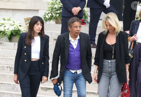 Nolwenn Leroy et Laurent Voulzy quittant la cérémonie d'enterrement de la chanteuse française Françoise Hardy au crématorium du Père Lachaise à Paris, France, le 20 juin 2024.  Photo par Jerome Domine/ABACAPRESS.COM