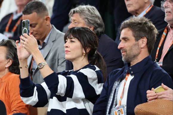 Nolwenn Leroy, Arnaud Clement dans les tribunes des Internationaux de France 2024 à Roland Garros le 27 mai 2024 à Paris, France. Photo par Nasser Berzane/ABACAPRESS.COM