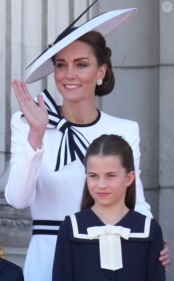 Kate Middleton, princesse de Galles, la princesse Charlotte - Les membres de la famille royale britannique au balcon du Palais de Buckingham lors de la parade militaire "Trooping the Colour" à Londres le 15 juin 2024 © Julien Burton / Bestimage 