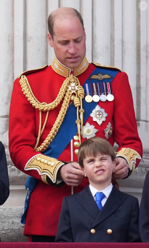 Le prince William, prince de Galles, le prince Louis - Les membres de la famille royale britannique au balcon du Palais de Buckingham lors de la parade militaire "Trooping the Colour" à Londres le 15 juin 2024 © Julien Burton / Bestimage 