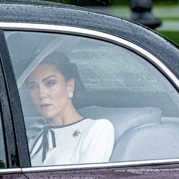 Kate Middleton, princesse de Galles arrive au palais de Buckingham pour Trooping the Color à Londres, Royaume Uni, le 15 juin 2024. 