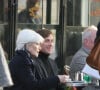 Exclusif - Françoise Hardy et son fils Thomas Dutronc se baladent le long des quais de l'Île Saint-Louis à Paris, France, le 2 novembre 2016.