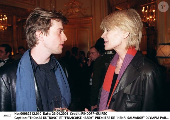 Françoise Hardy avec son fils Thomas Dutronc en 2001 (archive)