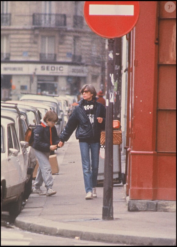 ( Info : Françoise Hardy est morte à 80 ans) - ARCHIVES - FRANCOISE HARDY ET SON FILS THOMAS DUTRONC  