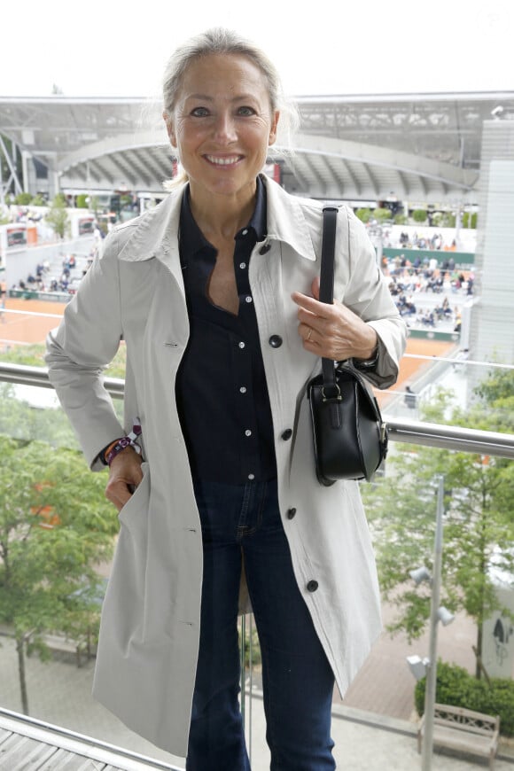 En tout cas, pas assez pour que ses deux enfants la regardent
Exclusif - Anne-Sophie Lapix au déjeuner dans la loge de France TV lors des Internationaux de France de Tennis de Roland Garros 2024 - Jour 6 à Paris, France, le 31 mai. © Bertrand Rindoff/Bestimage