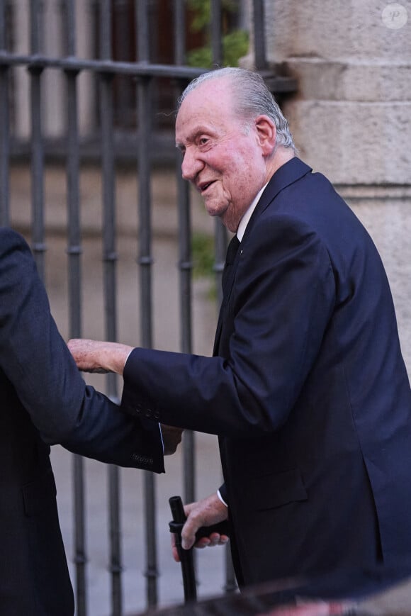 Le roi Juan Carlos - Arrivées de la famille royale d'Espagne aux obsèques de Juan Gomez-Acebo en la cathédrale Castrense à Madrid. Le 8 septembre 2024 