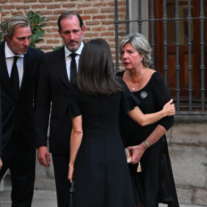 Les frères Gómez-Acebo, la reine Letizia d'Espagne - Arrivées de la famille royale d'Espagne aux obsèques de Juan Gomez-Acebo en la cathédrale Castrense à Madrid. Le 8 septembre 2024 .