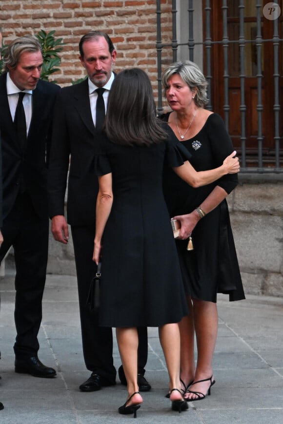 Les frères Gómez-Acebo, la reine Letizia d'Espagne - Arrivées de la famille royale d'Espagne aux obsèques de Juan Gomez-Acebo en la cathédrale Castrense à Madrid. Le 8 septembre 2024 .